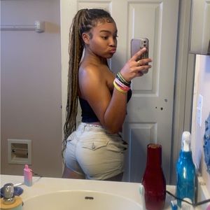 Meet your Posher, Leylani